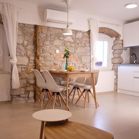 Apartment House Bucul มาลีโลชินจ์ ภายนอก รูปภาพ