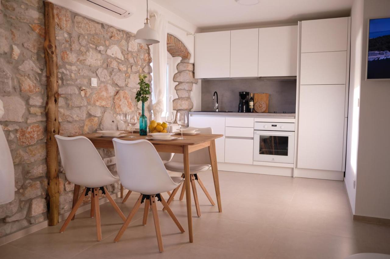 Apartment House Bucul มาลีโลชินจ์ ภายนอก รูปภาพ