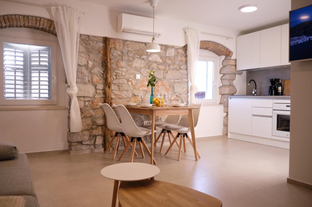Apartment House Bucul มาลีโลชินจ์ ภายนอก รูปภาพ