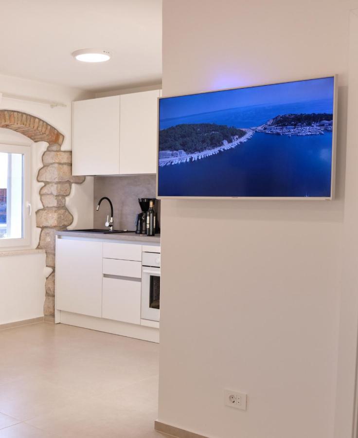 Apartment House Bucul มาลีโลชินจ์ ภายนอก รูปภาพ