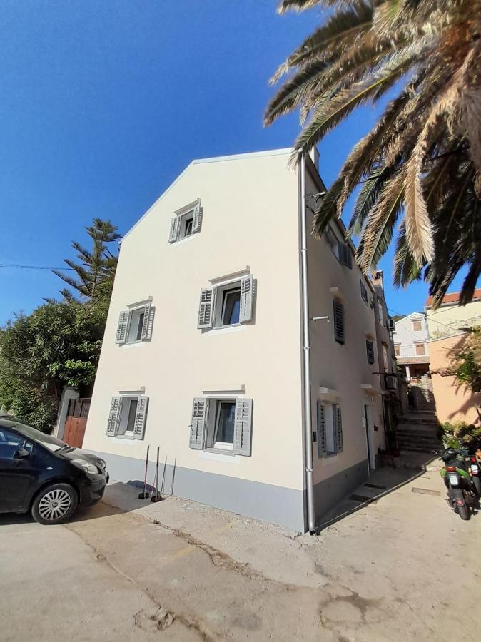 Apartment House Bucul มาลีโลชินจ์ ภายนอก รูปภาพ